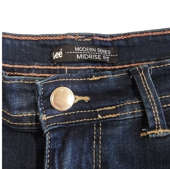 WOMEN'S Lee Modern Series Midrise Fit 5" Dark Wash Shorts, size 12 - Picture 3 of 12